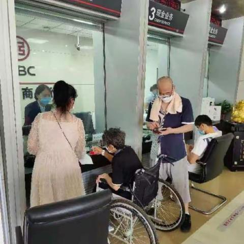 【豫见好服务】真诚服务暖人心，耐心指导解投诉──柘城未来路支行