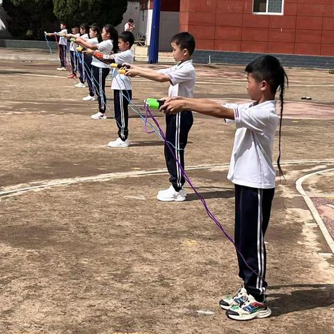 “绳”彩飞扬，“播”撒希望