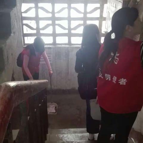 解放民政文明志愿服务社区，进楼院开展活动