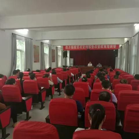 西万镇扎实推进脱贫攻坚，强力做好脱贫攻坚宣传力度