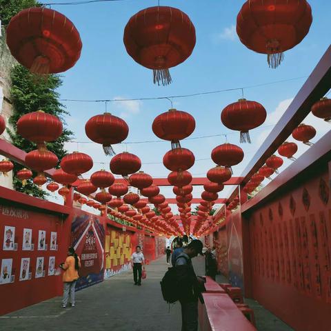 年味渐浓老街行