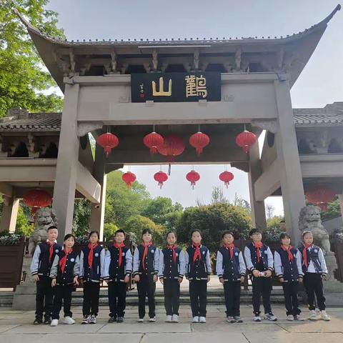 “清明祭英烈 丰碑励童心”——富春第六小学星火小队清明节祭扫活动