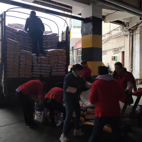 致敬，最美劳动者