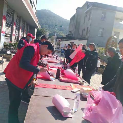 迎新年送春联，助推乡村振兴
