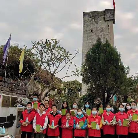 莘莘学子争做志愿者，一扫一读共创文明城