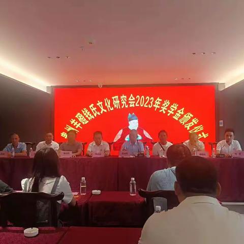 砥砺催奋进      感恩谱新篇