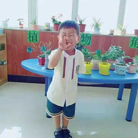 看我们的新衣服好看吗？