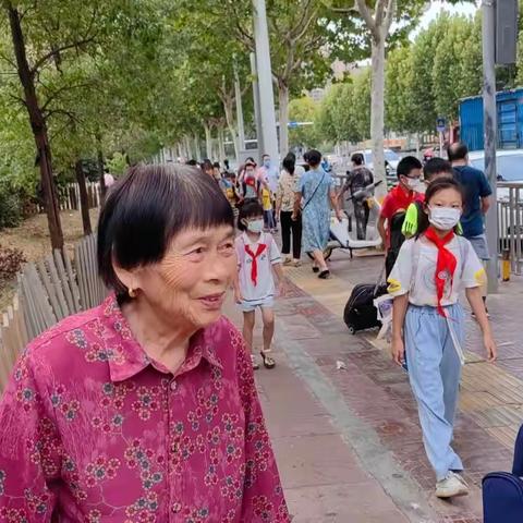 米寿老人爱读书