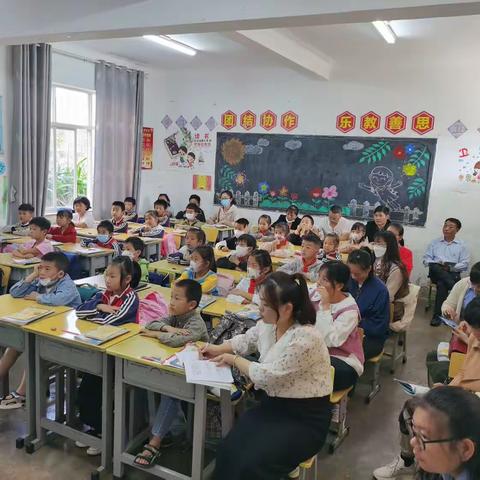 两校交流共发展    联合教研共成长—记新安所街道响水河小学和小寨小学“手拉手”教学活动