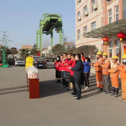 送去温暖的祝福  迎来热烈的掌声