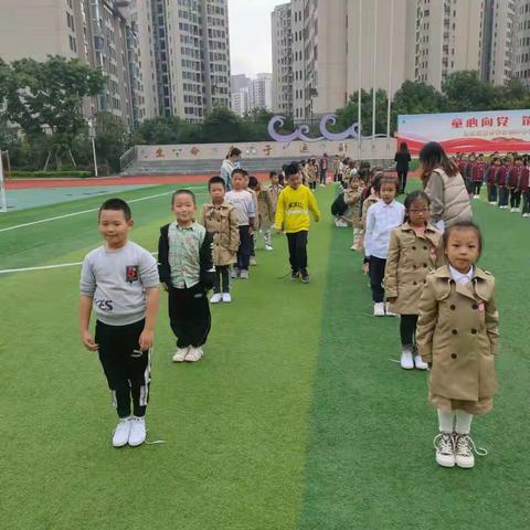 锦华小学一年级1班自立展示之系鞋带篇