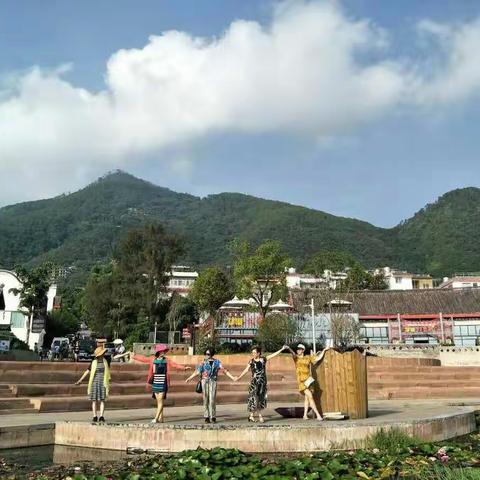 西昌的 琼海 泸山 教育基地 之行