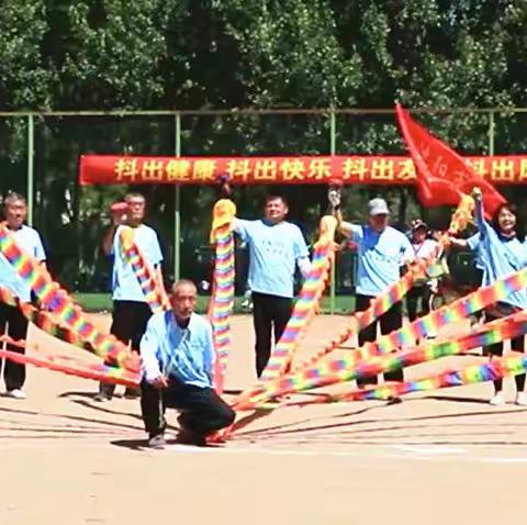 空竹嗡嗡响  老兵心欢畅