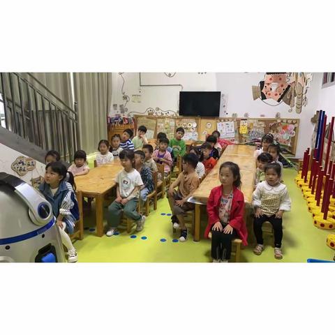 扁屿幼儿园中（2）班小胖机器人—机器狗