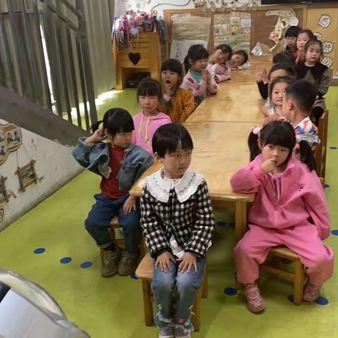 扁屿幼儿园中（2）班小胖机器人-火星勘测车