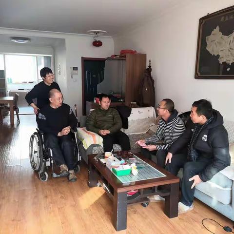 体育部班子成员，走访慰问杨洪业教师