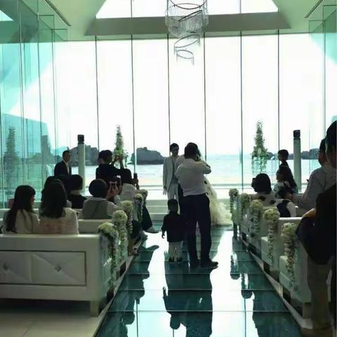 在异国他乡参加婚礼。（一）