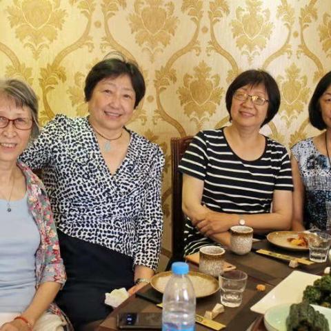 我们是在“苦乐”中一道走过来的兄弟姐妹