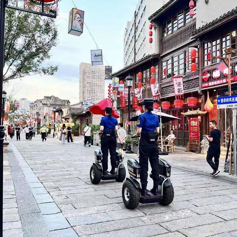 女子巡逻队在公园路亮相了！