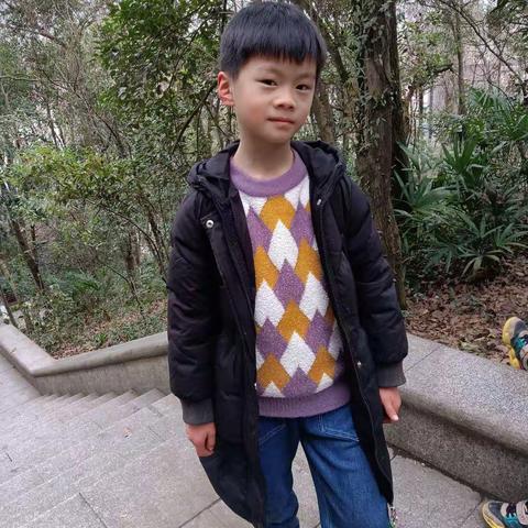 冬去春来又一年，辞旧迎新齐欢喜，踩着时间的节拍，迎来了我小学时期第四个寒假。