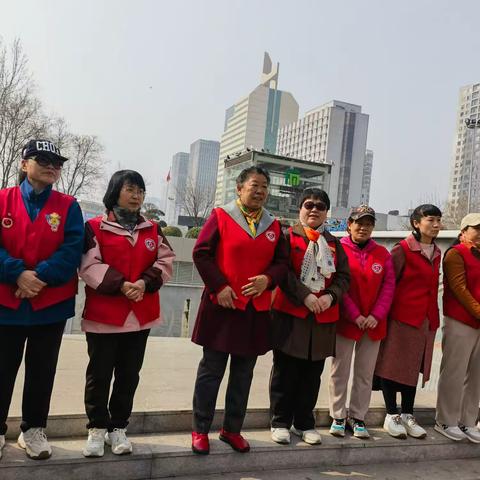 三月学习雷锋，文广徒步先行