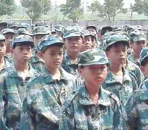 接受磨砺 百炼成钢--2016级初一新生军训启动仪式报道