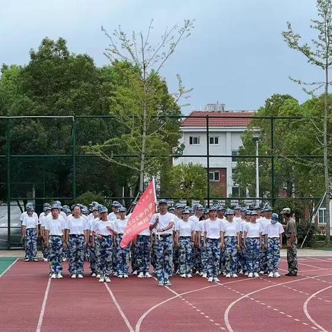 “”花开堪折直须折，莫待无花空折枝”—2023学年福鼎六中高一军训活动&拉练活动。