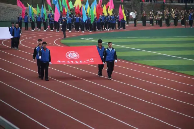 贵州省瓮安第二中学2017年春季运动会开幕了