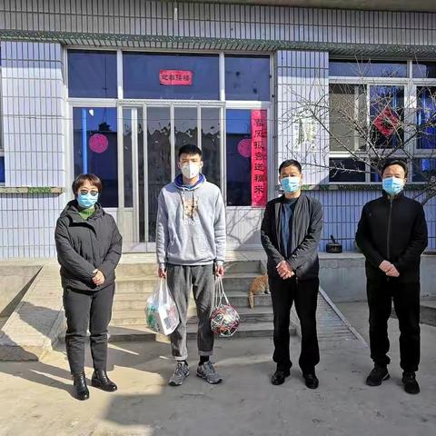 致敬英雄  携手前行---涞水职教中心领导慰问援鄂医务人员子女