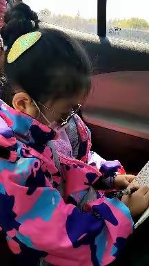 记录生活从小抓，回忆童年有据查。美好人间一路记，见证历史你我他。