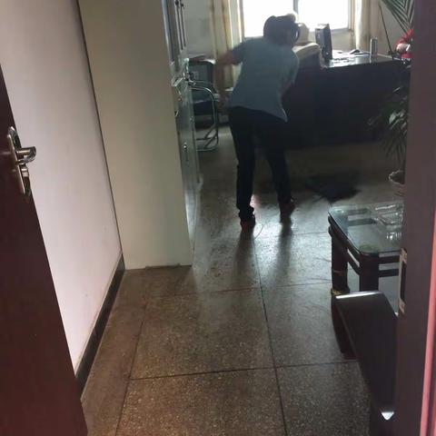 环境卫生大扫除在行动