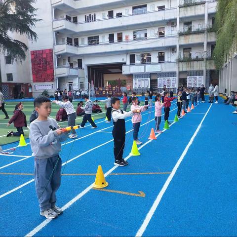 我运动 我健康 我快乐﻿“小跳绳 大健康”———育才小学一(2)班跳绳比赛