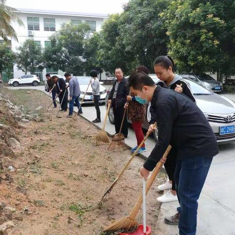 乐东县国土资源局整治办公楼大院卫生，庆祝乐东黎族自治县成立30周年