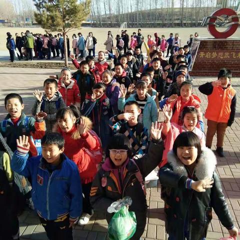 四年三班全体同学，愿你们拥一颗真诚，善良，勇敢，宽容的心！