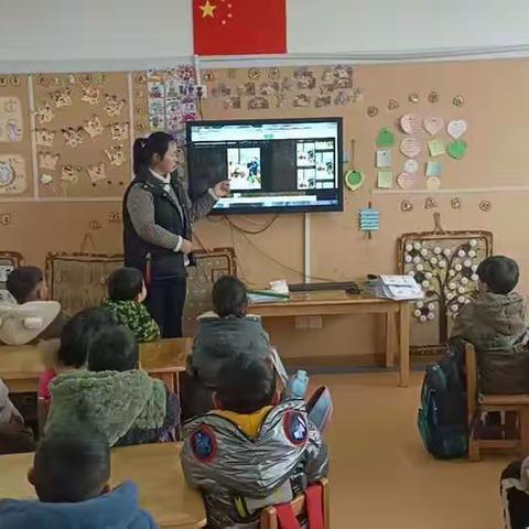 金陵中心幼儿园大二班所有小朋友祝大家元宵节快乐