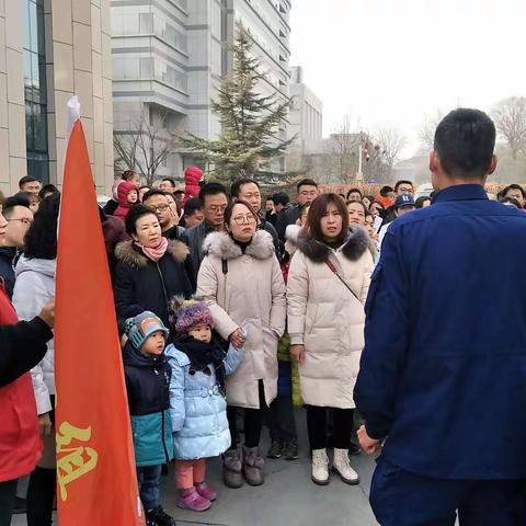 兰州市实验幼儿园“大手牵小手，走进消防队，发现消防队里的秘密”主题亲子活动