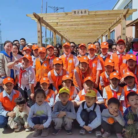 煦日和风起 荷锄春耕忙——经五路小学2019级刘旭中队“十岁苗圃”亲子农耕课程剪影