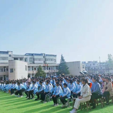 斛山乡振兴学校隆重召开市级文明单位创建专题会议