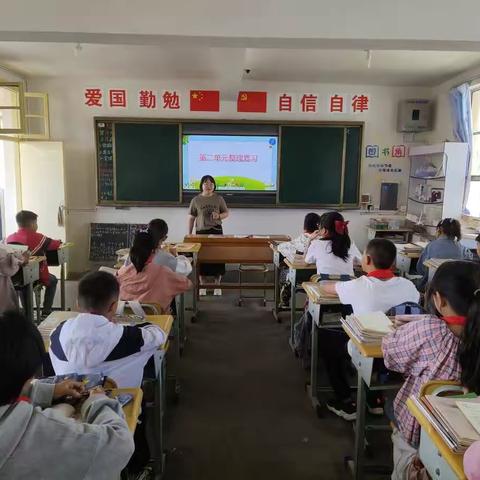 通海县寸村小学第十四周数学复习课简讯