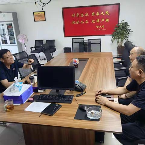 裕华分局副局长侯永同志到经侦大队接待信访群众