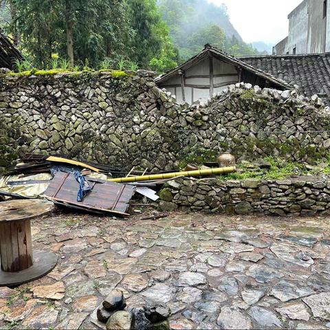 助学筑梦铸人