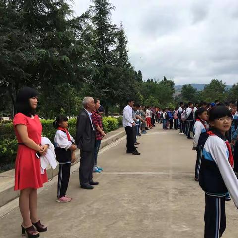 乡内交流第二批，土官民小同成长