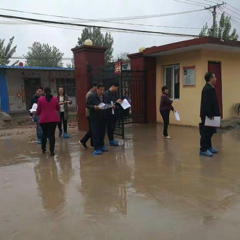 新乡市均衡创建督导验收领导组莅临吕绪屯完小指导工作