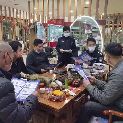 解放门派出所社区民警深入辖区，全面开展反诈宣传