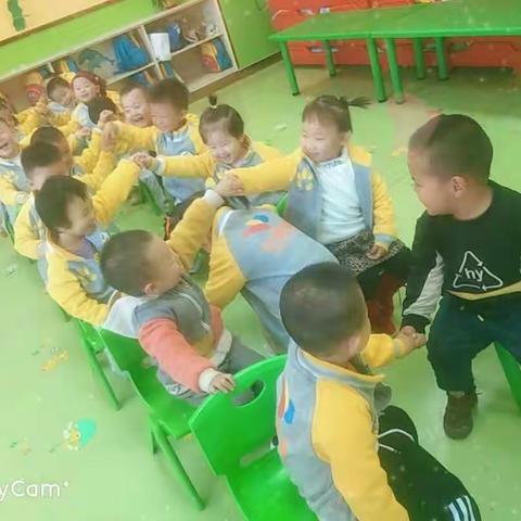 银燕七彩幼儿园糖果班家长会邀请函