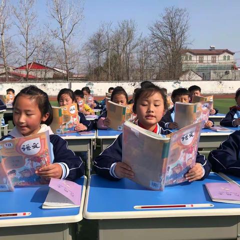 四户镇中心小学“赛五姿 ，展风采”五姿展示比赛