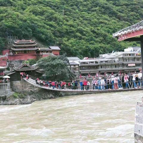 火红七月  －满江红•飞夺沪定桥