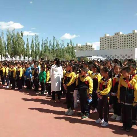 天山第三小学开展珍爱生命师生安全教育体验培训活动