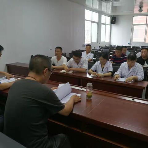 三院党支部集中学习马克思主义《共产党宣言》