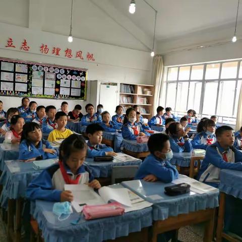 控烟知识走进阳光小学